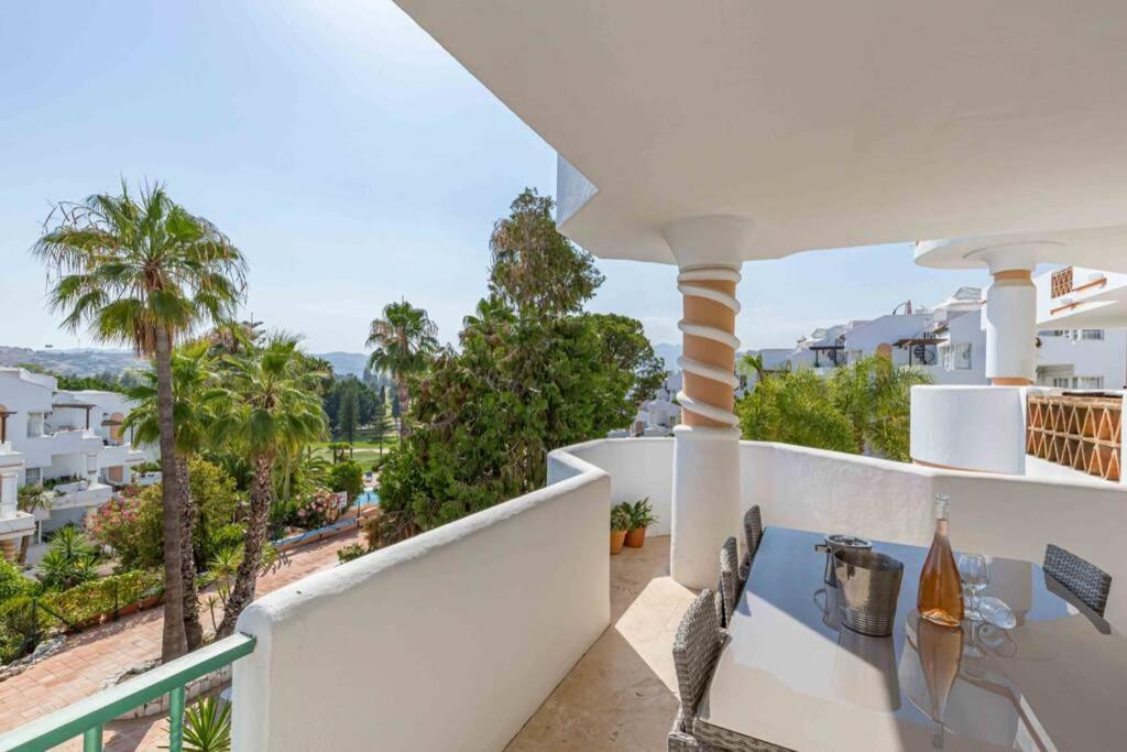 Stylish One Bed Apartment At Matchroom Country Club ฟูเอนฮิโรลา ภายนอก รูปภาพ