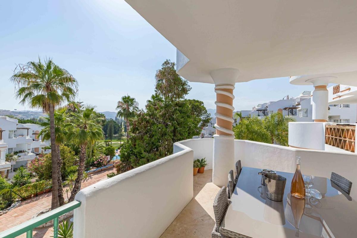 Stylish One Bed Apartment At Matchroom Country Club ฟูเอนฮิโรลา ภายนอก รูปภาพ