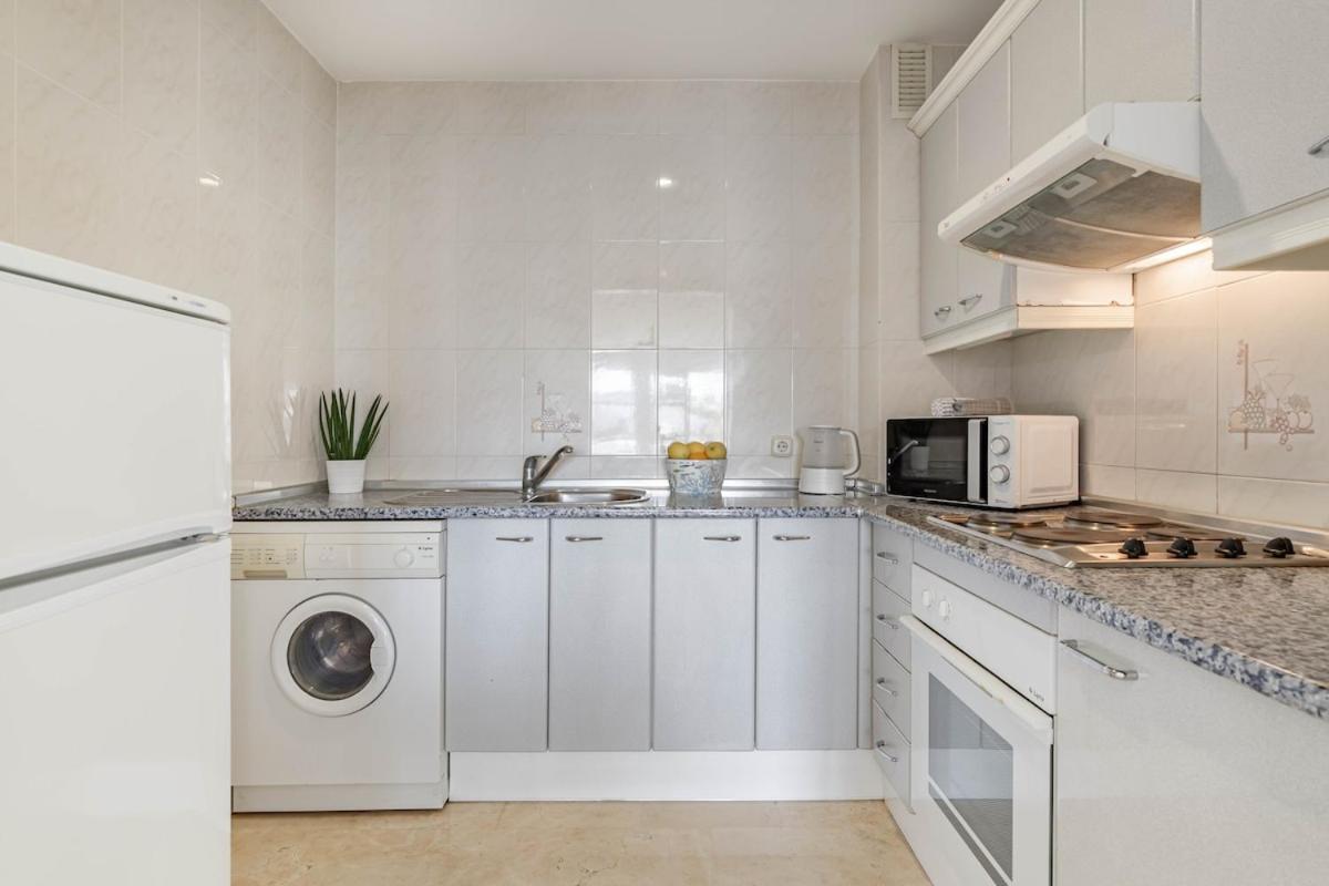 Stylish One Bed Apartment At Matchroom Country Club ฟูเอนฮิโรลา ภายนอก รูปภาพ